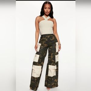 Women's wide leg cargo pants.